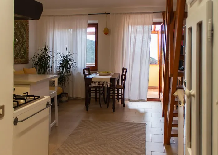 Sardinian Gallery Porto 度假居 *